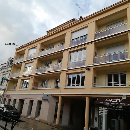 Joli F1 Au Coeur De Paray Esterno foto