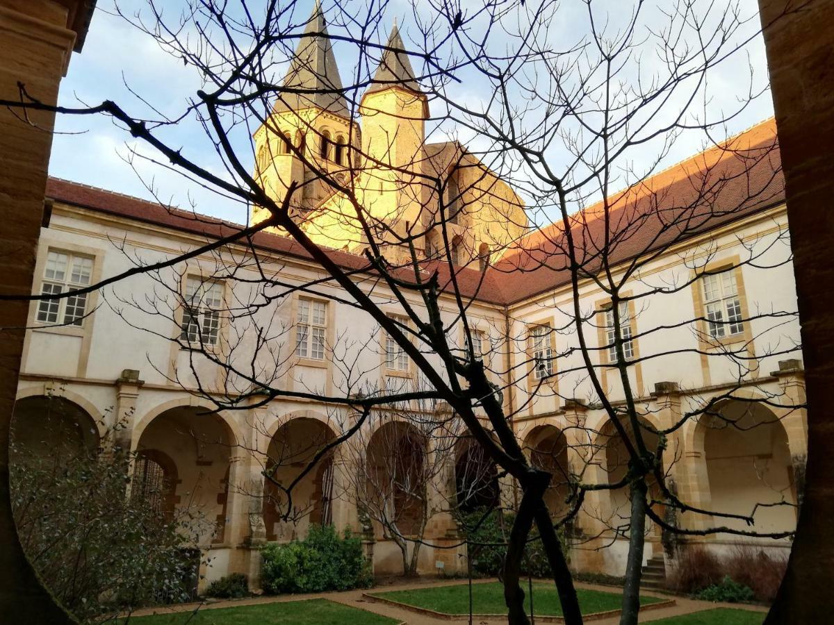 Apartment Joli F1 Au Coeur De Paray-le-Monial